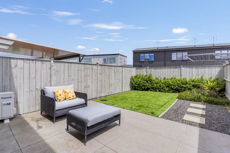 Photo of property in 15 Orona Place, Takanini, 2112