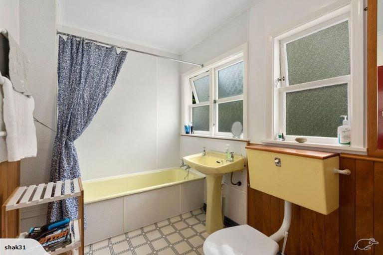 Photo of property in 2 Somme Road, Silverstream, Upper Hutt, 5019