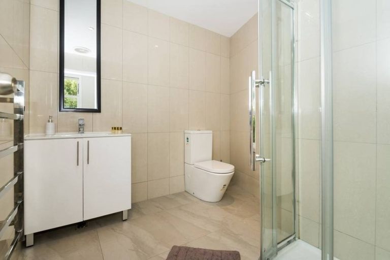 Photo of property in 1/42 Woodlands Crescent, Browns Bay, Auckland, 0630