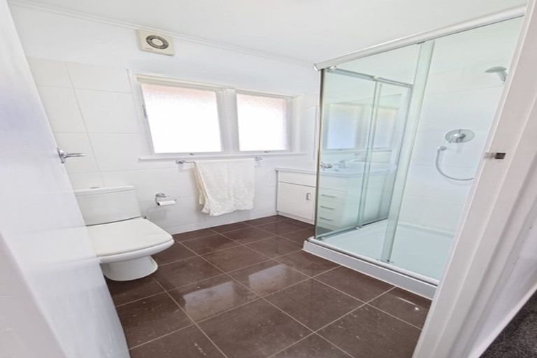 Photo of property in 1/27 Sydney Street, Hauraki, Auckland, 0622