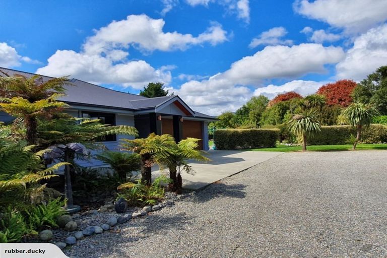 Photo of property in 381 Tararua Road, Levin, 5571