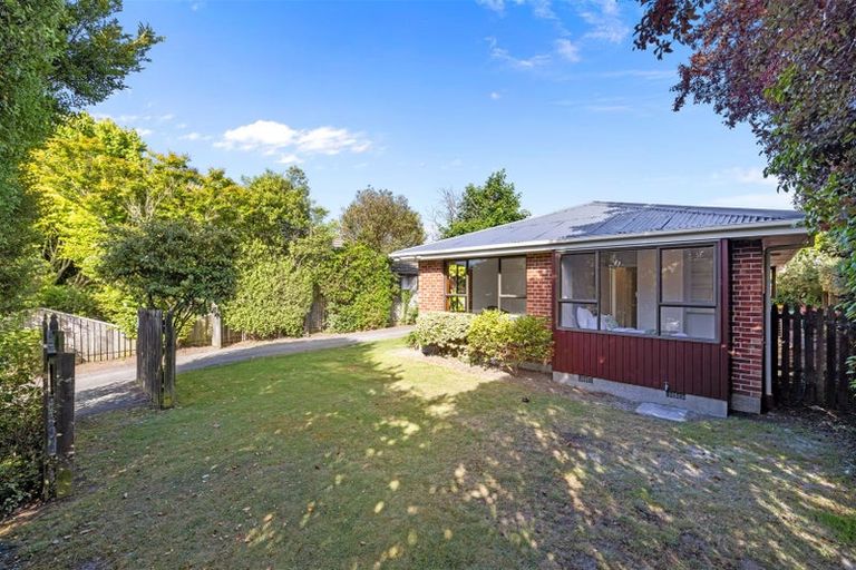 Photo of property in 16 Manor Place, Bryndwr, Christchurch, 8053