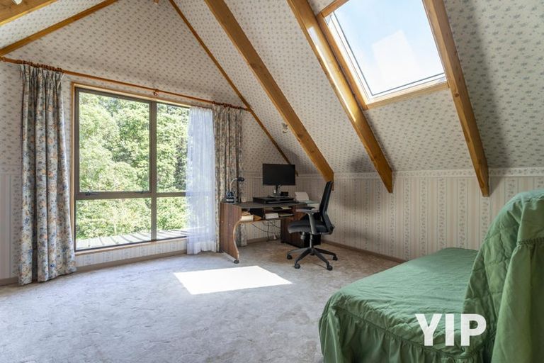 Photo of property in 9 Victory Crescent, Tawa, Wellington, 5028