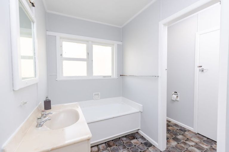 Photo of property in 6 Liston Crescent, Hillcrest, Hamilton, 3216