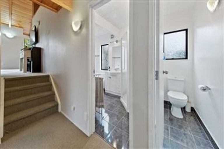 Photo of property in 5 Miramar Place, Pakuranga, Auckland, 2010