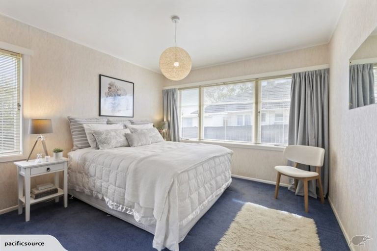 Photo of property in 5 Albert Pryor Avenue, Henderson, Auckland, 0612