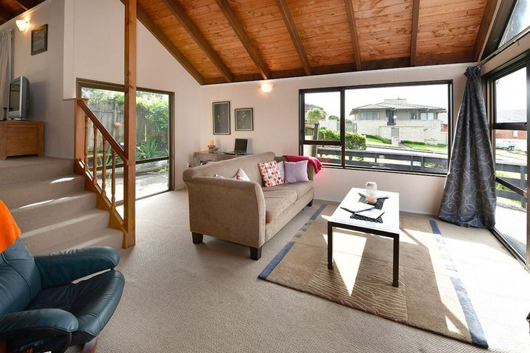 Photo of property in 11 Tatyana Place, Massey, Auckland, 0614