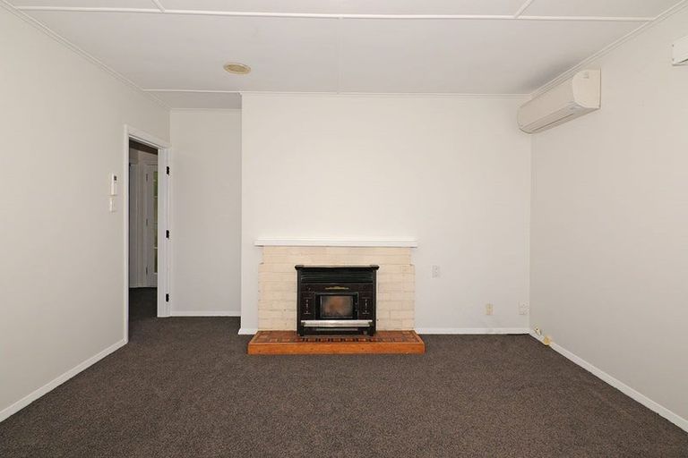 Photo of property in 141 Ruskin Road, Newlands, Wellington, 6037