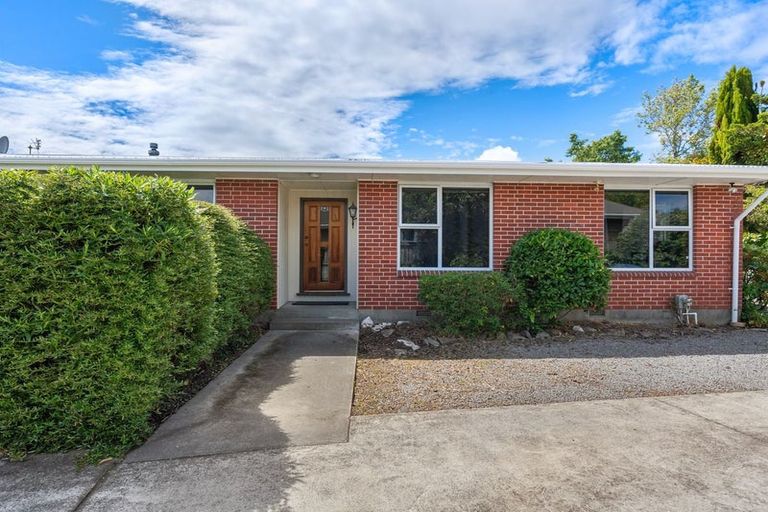 Photo of property in 21 Lochee Road, Upper Riccarton, Christchurch, 8041