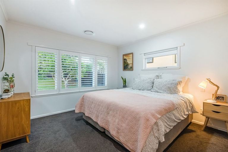 Photo of property in 2/232 East Coast Road, Forrest Hill, Auckland, 0620