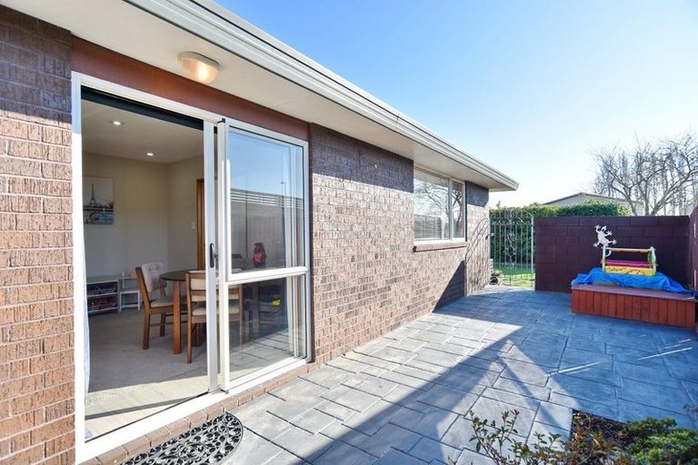 Photo of property in 2/19 Mulberry Place, Redwood, Christchurch, 8051