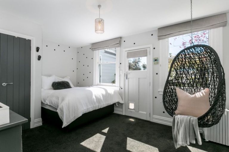 Photo of property in 2 Sealy Road, Bluff Hill, Napier, 4110