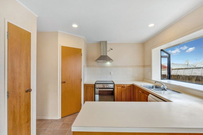 Photo of property in 3/2 Channing Crescent, Botany Downs, Auckland, 2010