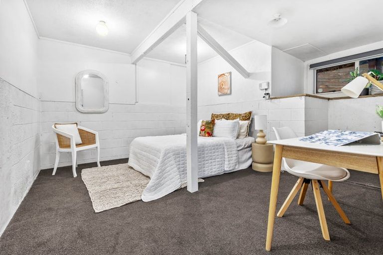 Photo of property in 10 Beauchamp Drive, Massey, Auckland, 0614