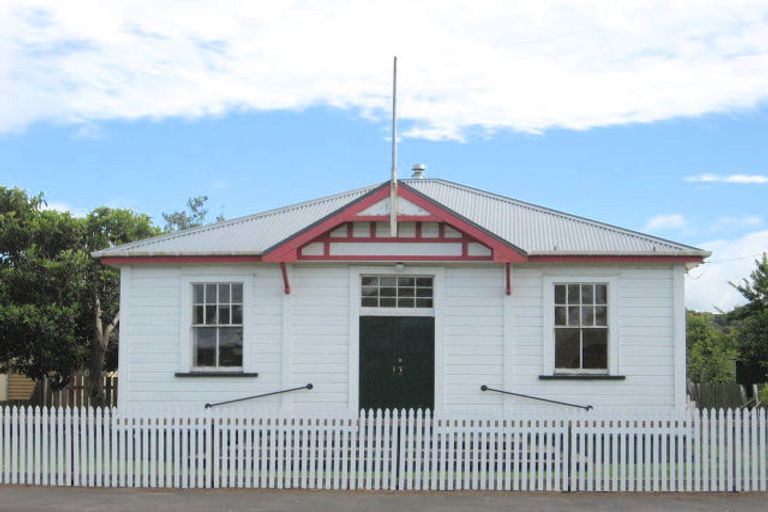 Photo of property in 17 Monkhouse Street, Tolaga Bay, 4077