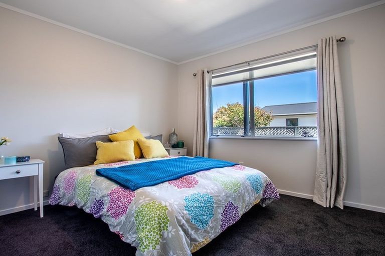 Photo of property in 13 Rutherford Drive, Waikanae Beach, Waikanae, 5036