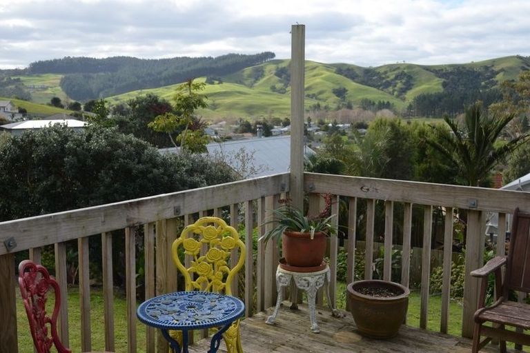 Photo of property in 10 Rautawhiri Road, Helensville, 0800