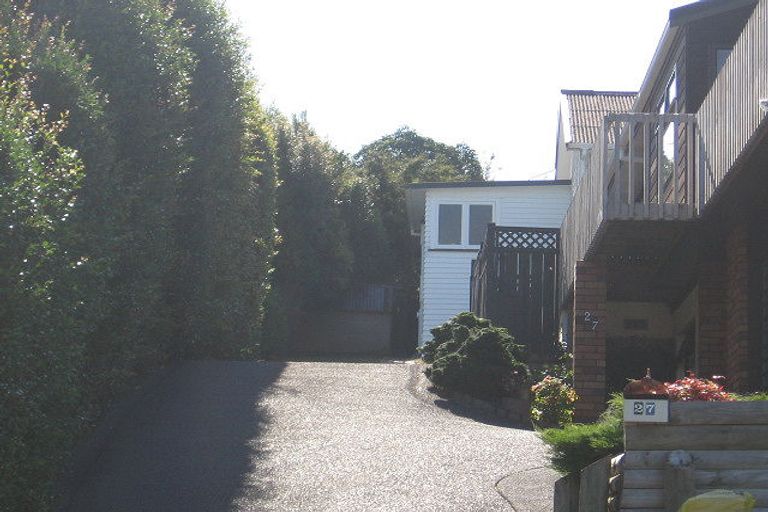 Photo of property in 2/27 Kiteroa Terrace, Rothesay Bay, Auckland, 0630