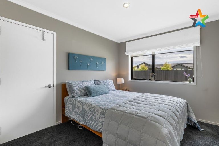 Photo of property in 16 Court Of Ascot, Seaward Bush, Invercargill, 9812