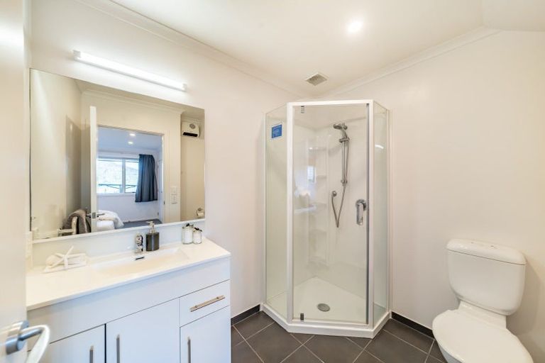 Photo of property in 42a Landsdowne Terrace, Karori, Wellington, 6012