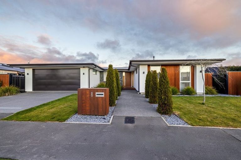 Photo of property in 8 Irvines Track, Halswell, Christchurch, 8025