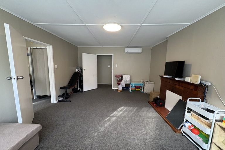 Photo of property in 92 Kowhai Street, Naenae, Lower Hutt, 5011