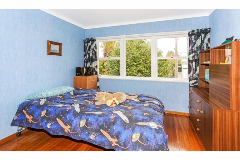 Photo of property in 8 Youngs Road, Papakura, 2110