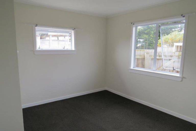 Photo of property in 26 Paritutu Road, Spotswood, New Plymouth, 4310