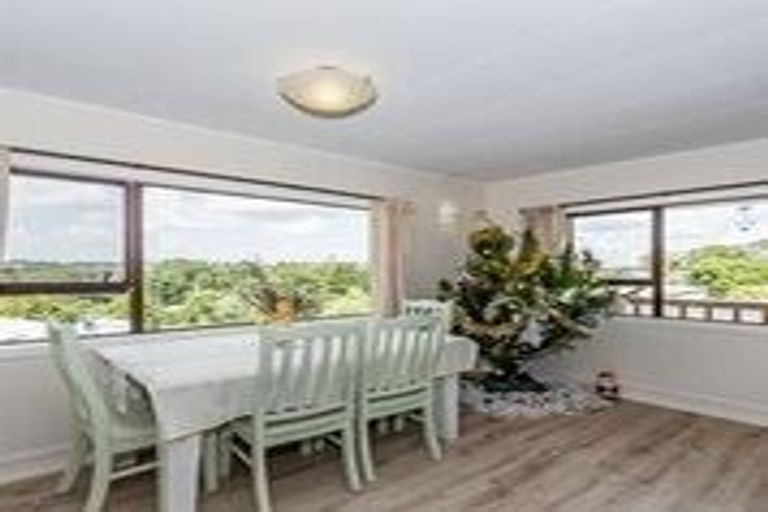 Photo of property in 76a Brian Crescent, Stanmore Bay, Whangaparaoa, 0932