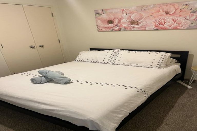 Photo of property in 75a Dress Circle, Newlands, Wellington, 6037