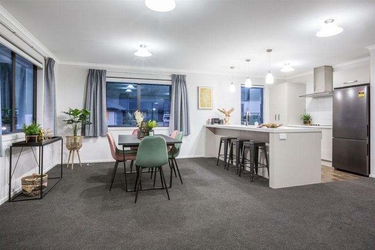 Photo of property in 8 Hull Place, Whitby, Porirua, 5024