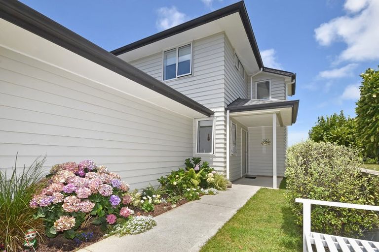 Photo of property in 37 Maylee Crescent, Gulf Harbour, Whangaparaoa, 0930