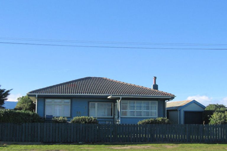 Photo of property in 104 Marine Parade, Otaki Beach, Otaki, 5512