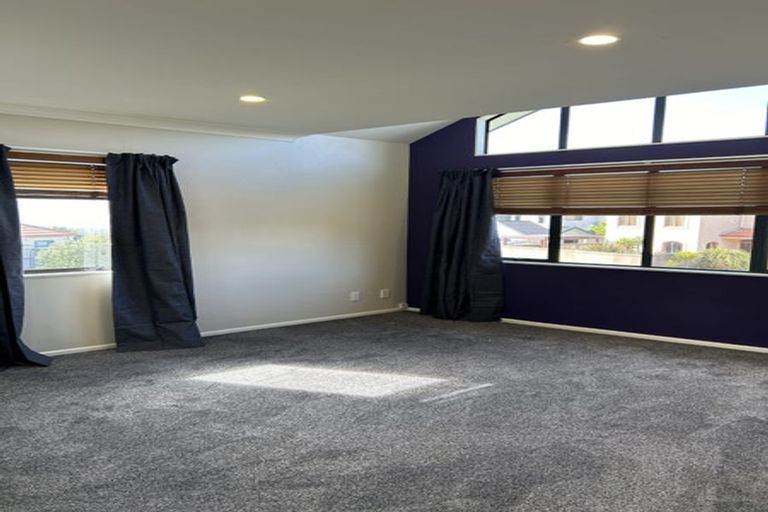 Photo of property in 12 Waterhouse Drive, Brooklyn, Wellington, 6021