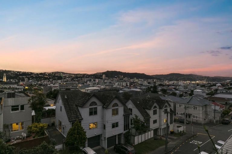 Photo of property in Landscape Apartments, 123-125 Austin Street, Mount Victoria, Wellington, 6011