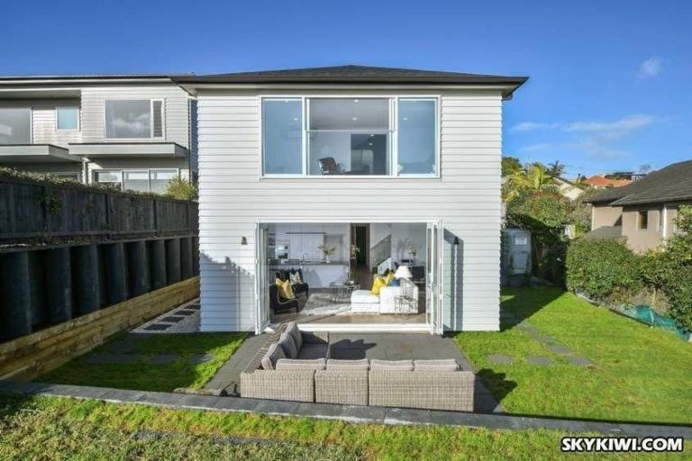 Photo of property in 1 Edmonton Avenue, Onehunga, Auckland, 1061