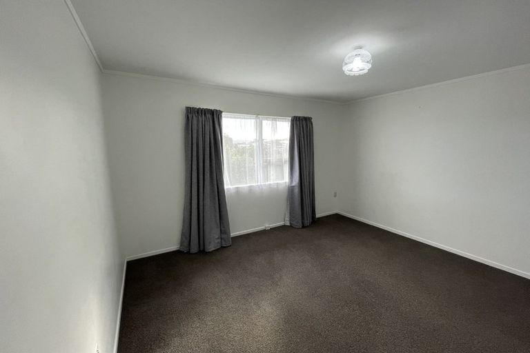 Photo of property in 2/39 Kinloch Place, Papakowhai, Porirua, 5024