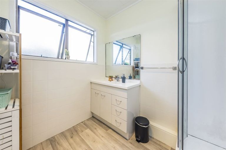 Photo of property in 2/1 Peguero Place, Totara Heights, Auckland, 2105