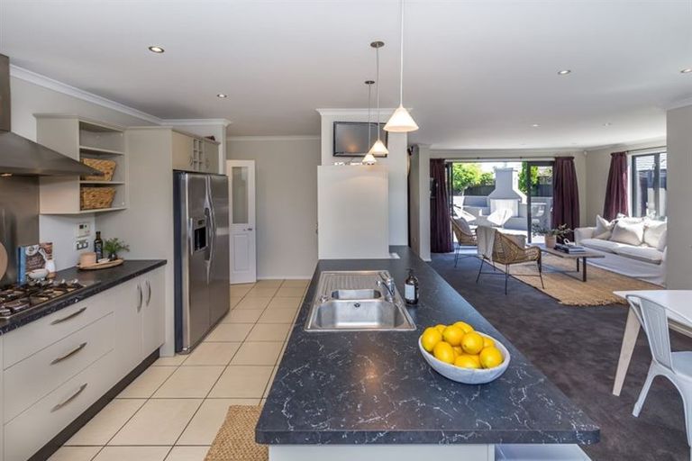 Photo of property in 69 Waitikiri Drive, Parklands, Christchurch, 8083