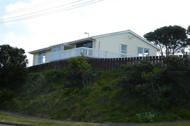 Photo of property in 2 Rakihau Place, Titahi Bay, Porirua, 5022