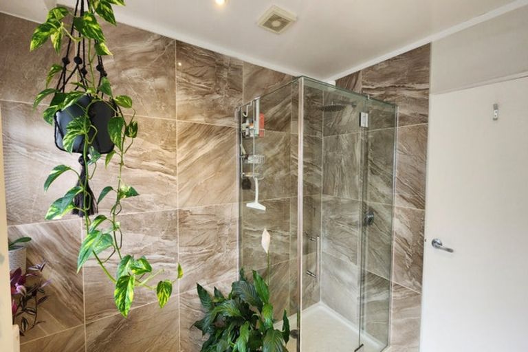 Photo of property in 2 Broadfield Street, Massey, Auckland, 0614