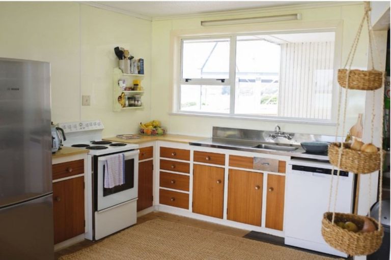 Photo of property in 1302 Kaka Point Road, Kaka Point, Balclutha, 9271