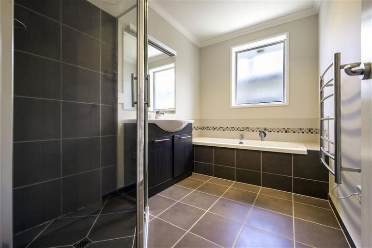 Photo of property in 4 Akaroa Road, Poraiti, Napier, 4112