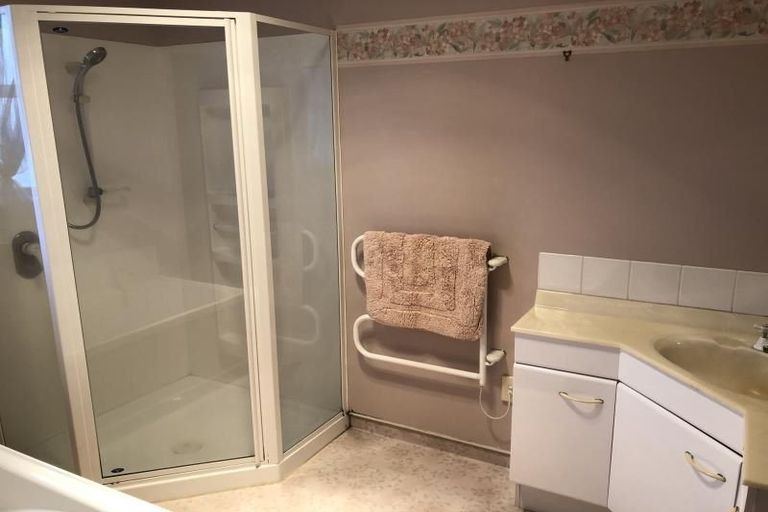 Photo of property in 82 Fraser Crescent, Elderslea, Upper Hutt, 5018