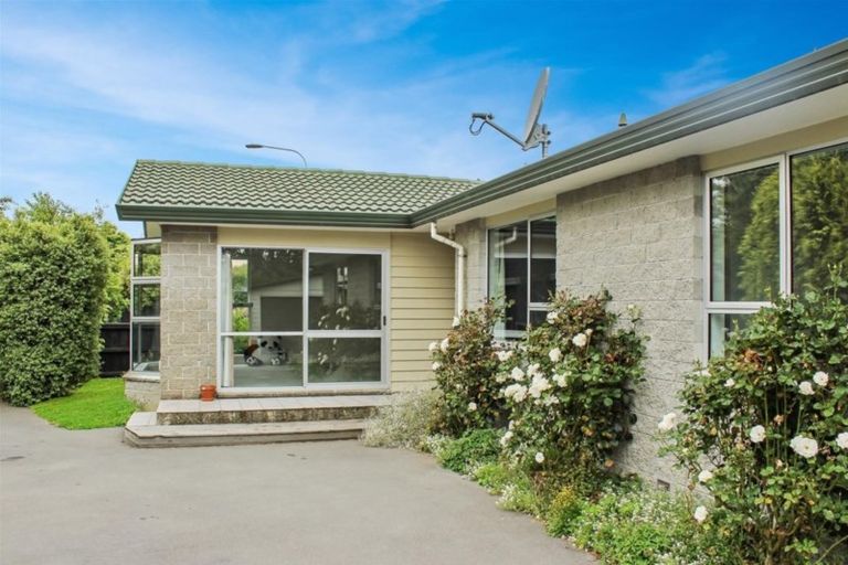 Photo of property in 46 Bellingham Place, Avonhead, Christchurch, 8042