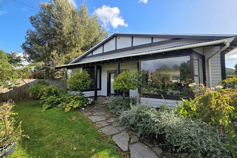 Photo of property in 12 Halsey Street, Clinton, 9534