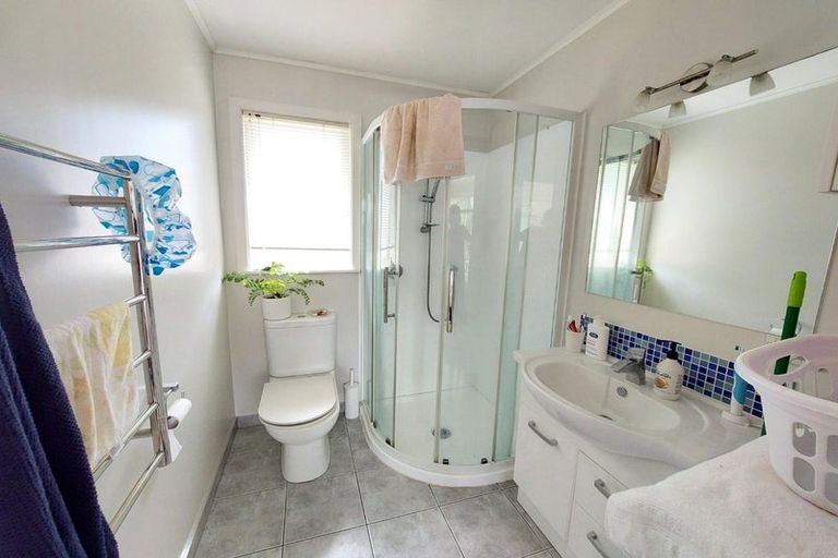 Photo of property in 1/43 Stanley Avenue, Milford, Auckland, 0620