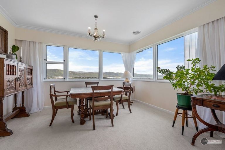 Photo of property in 18 Magnolia Grove, Maungaraki, Lower Hutt, 5010