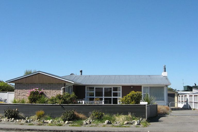Photo of property in 11 Geddis Street, Rangiora, 7400