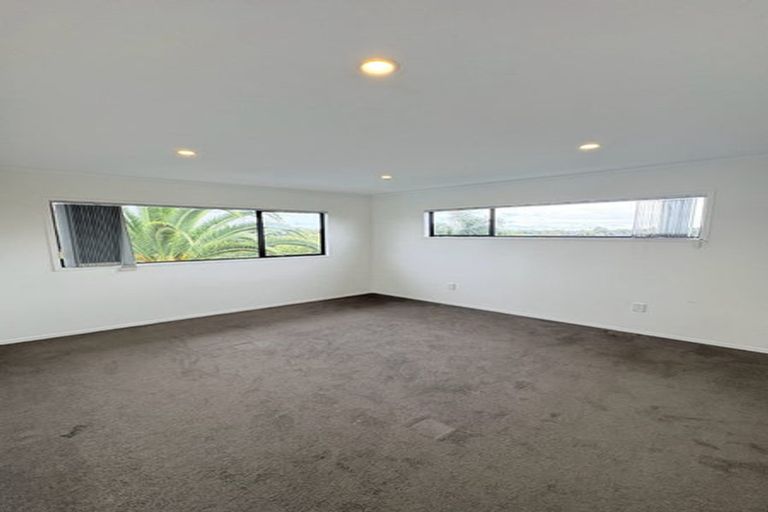 Photo of property in 43 Chequers Avenue, Glenfield, Auckland, 0629